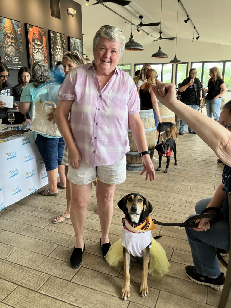 julie forbes at starfish rescue sip and save event.